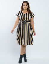 Vestido Curto Pontoroma Listrado Com Cinto