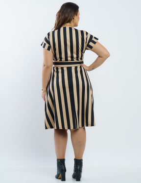 Vestido Curto Pontoroma Listrado Com Cinto