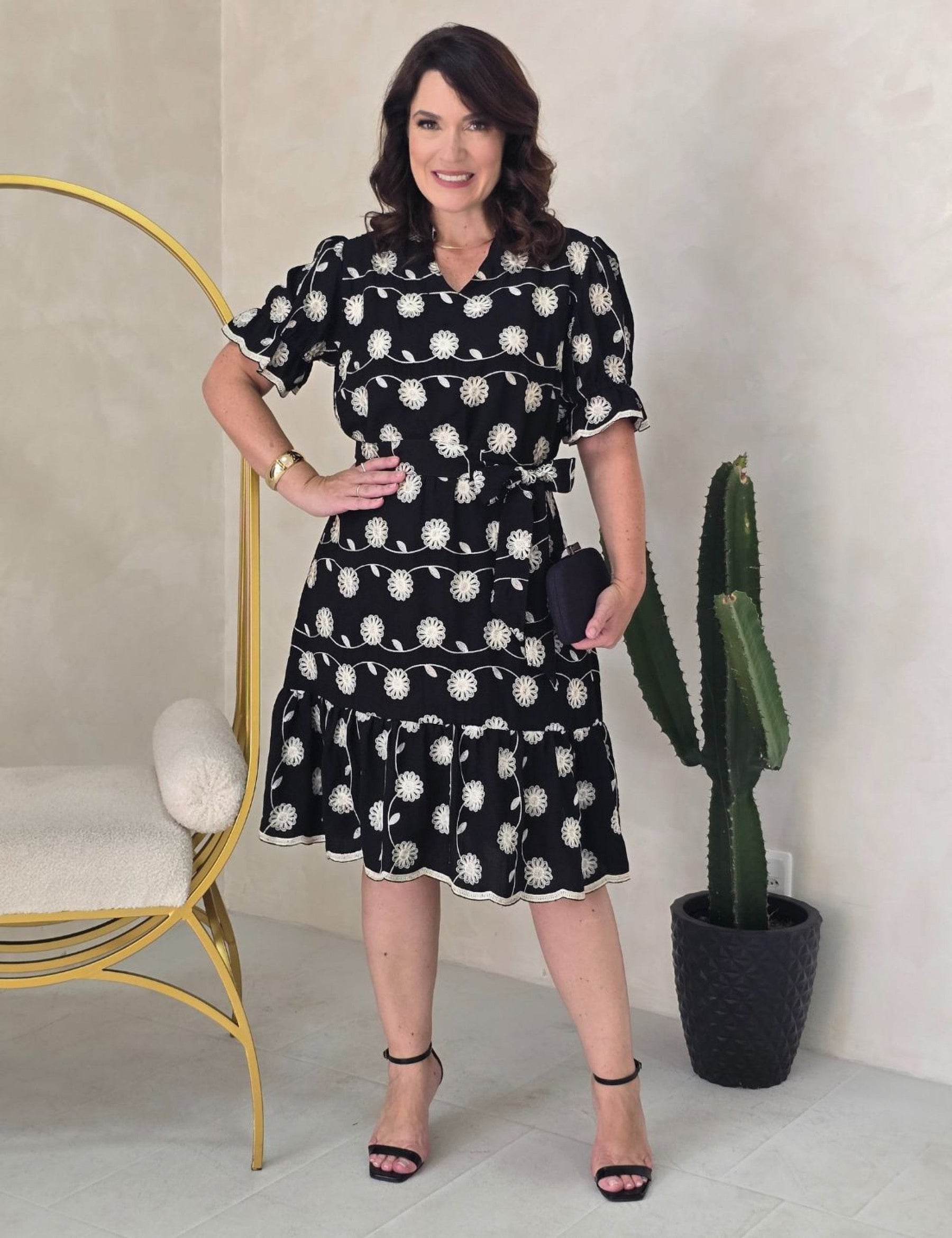 Vestido Curto Poliviscose Com Bordado