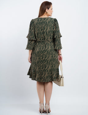 Vestido Curto Crepe Com Babado