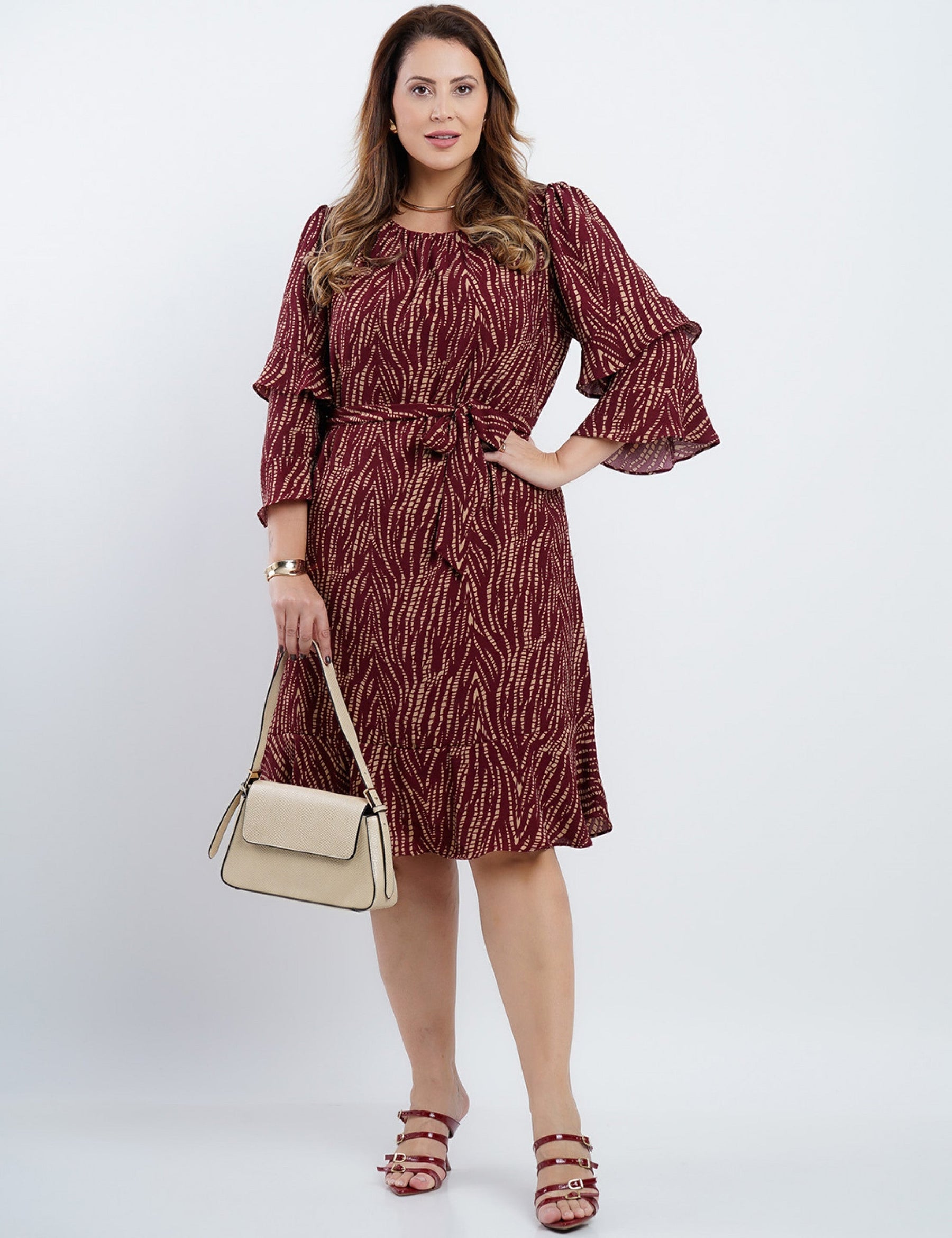 Vestido Curto Crepe Com Babado