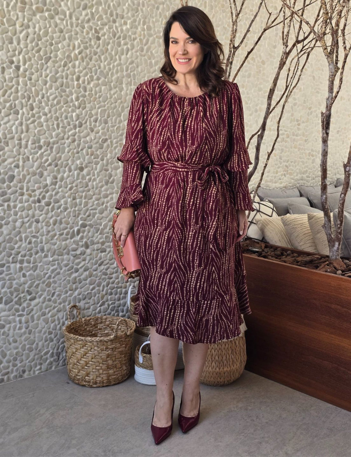 Vestido Curto Crepe Com Babado