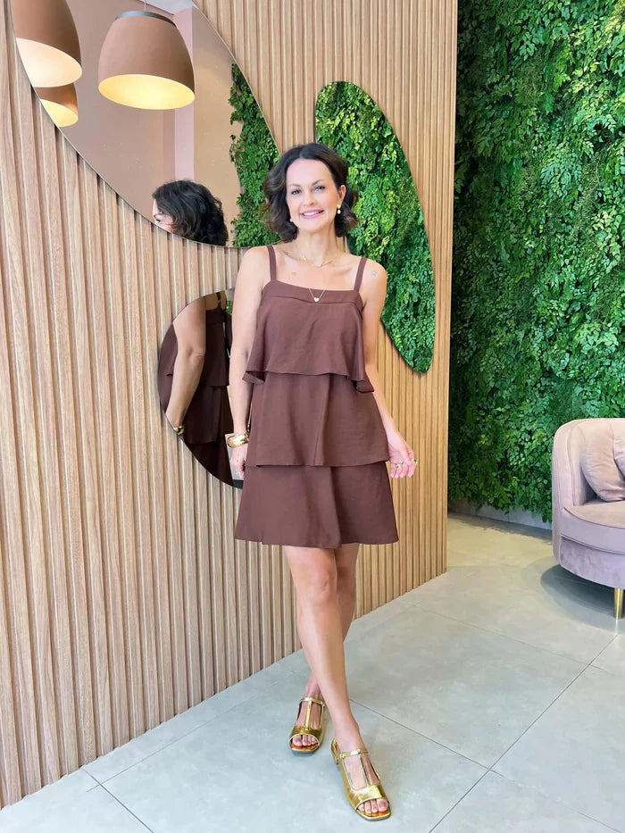 Vestido Curto em Camadas, Marrom